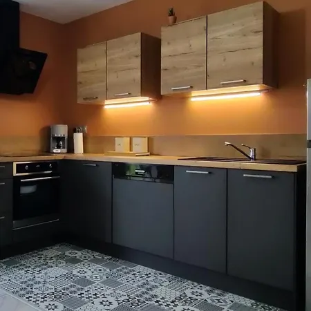 Апартаменты F2 Cosy Rdc Avec Parking Privatif A Гранвиль